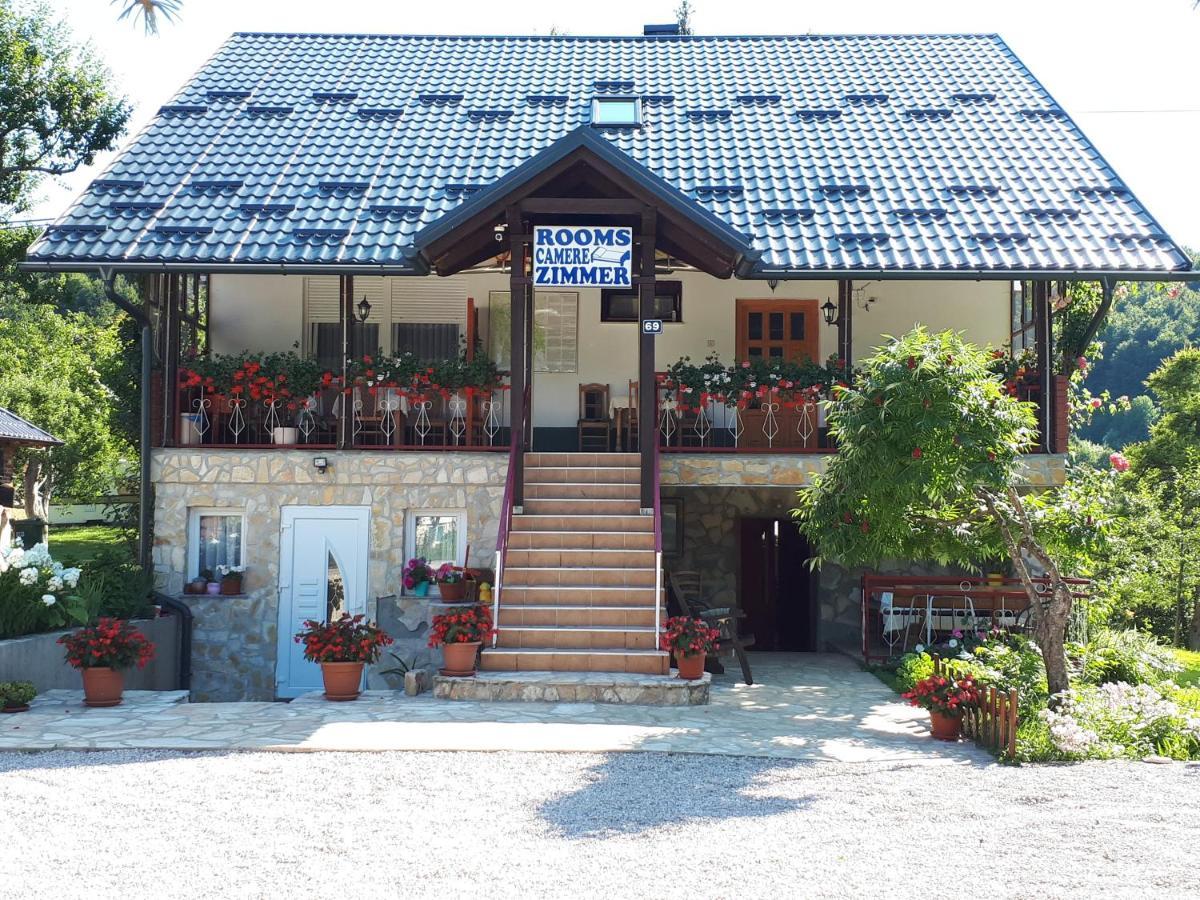 Guest House Family Varda Plitvice Lakes Plitvicka Jezera Exterior photo