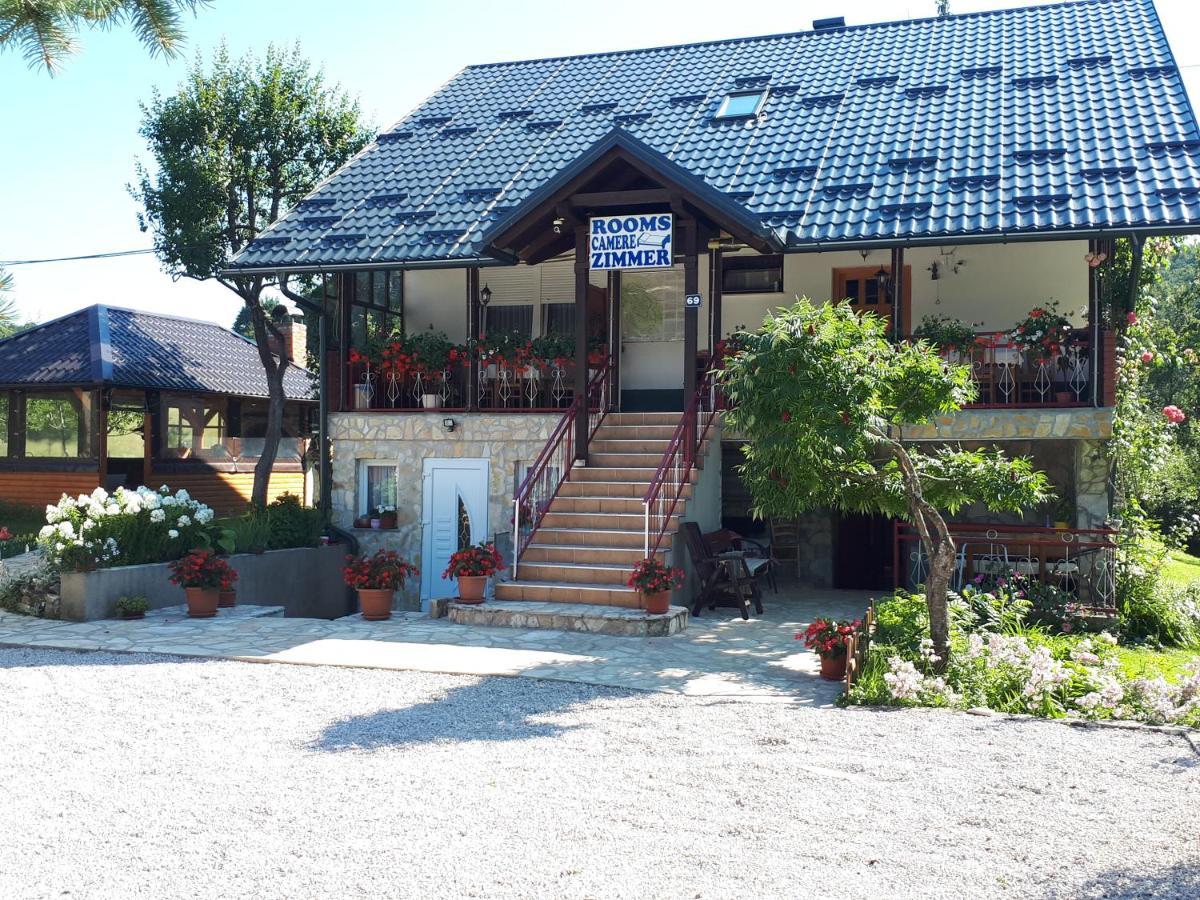 Guest House Family Varda Plitvice Lakes Plitvicka Jezera Exterior photo