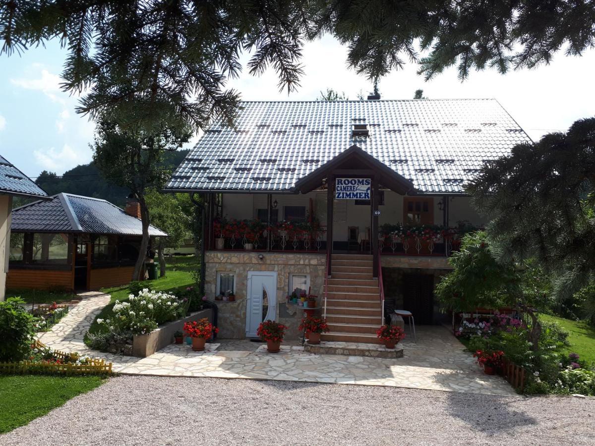 Guest House Family Varda Plitvice Lakes Plitvicka Jezera Exterior photo