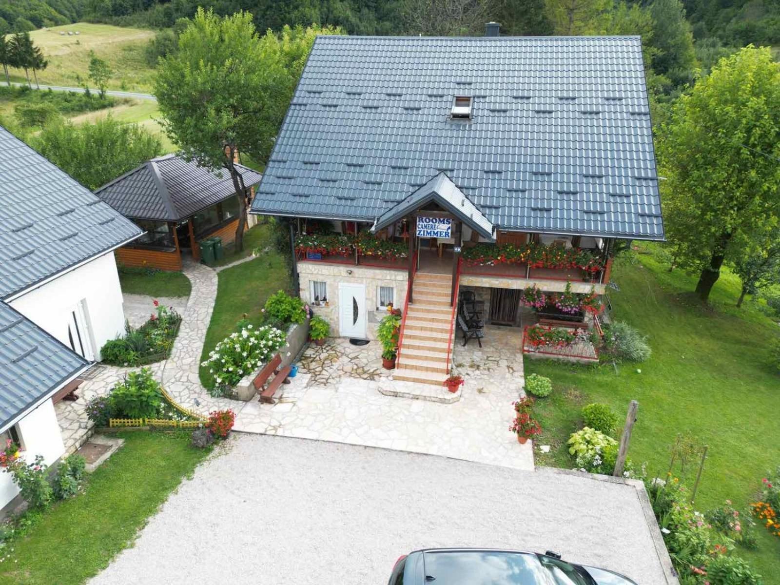 Guest House Family Varda Plitvice Lakes Plitvicka Jezera Exterior photo